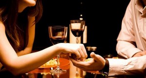 Aveva detto alla moglie di essere impegnato in una cena di lavoro, ma in realtà si trovava al...