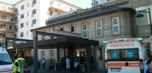 Basta con le ambulanze ferme al Pronto soccorso in attesa delle barelle. La Struttura commissariale...