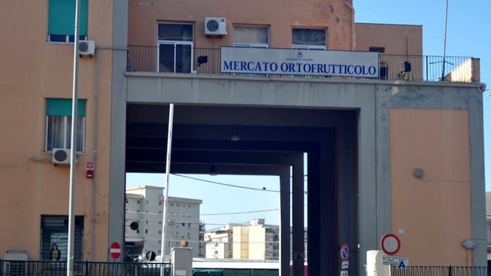 Mercato ortofrutticolo chiuso a Palermo, caos all’ingresso