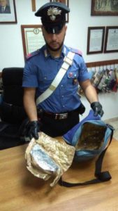 Fermato dai carabinieri con 300 euro di cosmetici. In manette è finito Marius Adrian Costin, 29 enne...