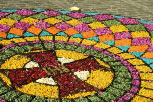 In una tradizione che coniuga sentimento religioso, arte, cultura e promozione dei prodotti tipici...