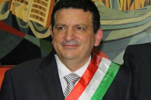 Auto di servizio per uso personale. E scatta la misura cautelare dell'obbligo di presentazione alla...