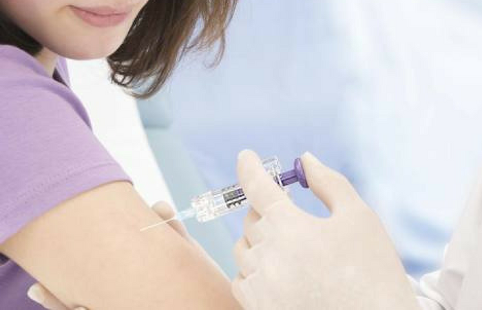 Vaccino anti-Covid nei primi mesi del 2021: l’annuncio di Zampa