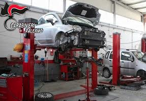 Meccanici fuori legge, tre denunciati e multe per 42 mila euro. Una serie di controlli ad officine...