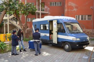 Femminicidio e violenze di genere, continua il progetto "Camper" della polizia nelle scuole. Come...