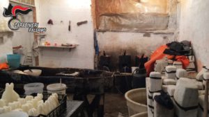 "Laboratorio di dolci con luce rubata", carabinieri fermano il titolare. I Carabinieri della...