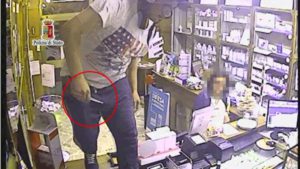 Rapine a due farmacie, polizia arresta ventiquattrenne. La Polizia ha identificato e fermato il...