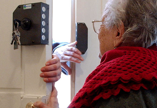 Truffe agli anziani a Palermo: arrestati due uomini, sequestrati 14mila euro e gioielli