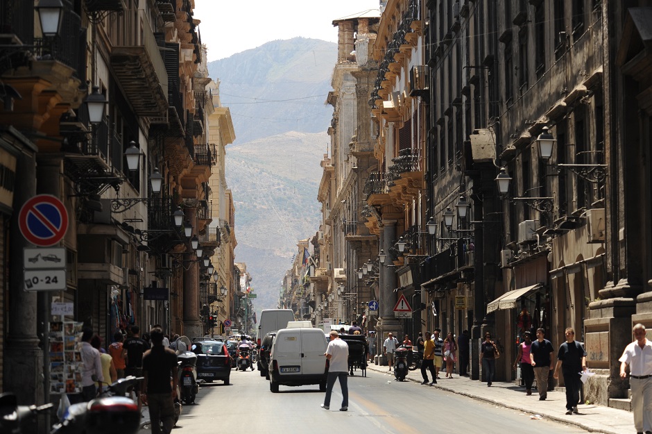 Sequestro preventivo in un locale di corso Vittorio Emanuele a Palermo