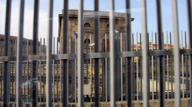 Droga e telefonini all’Ucciardone di Palermo: cinque arresti