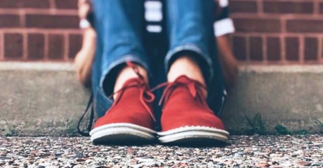 Violenza sessuale su un bimbo fuori da scuola, arrestati due minorenni