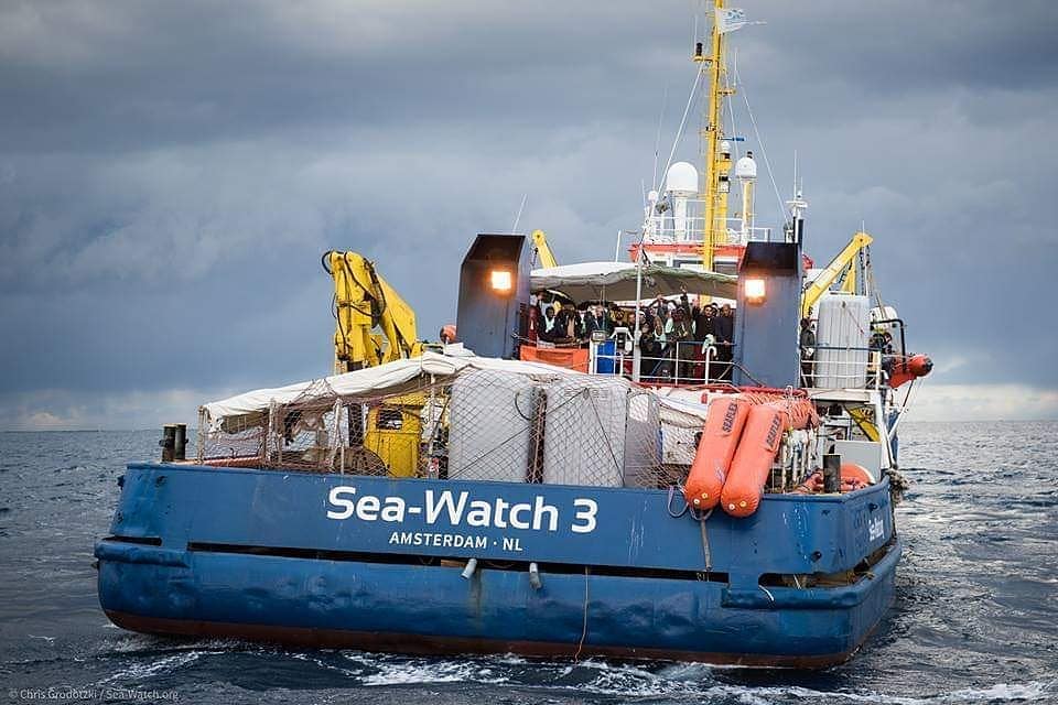 Sea Watch verso Lampedusa, naufraghi allo stremo: decisione del capitano