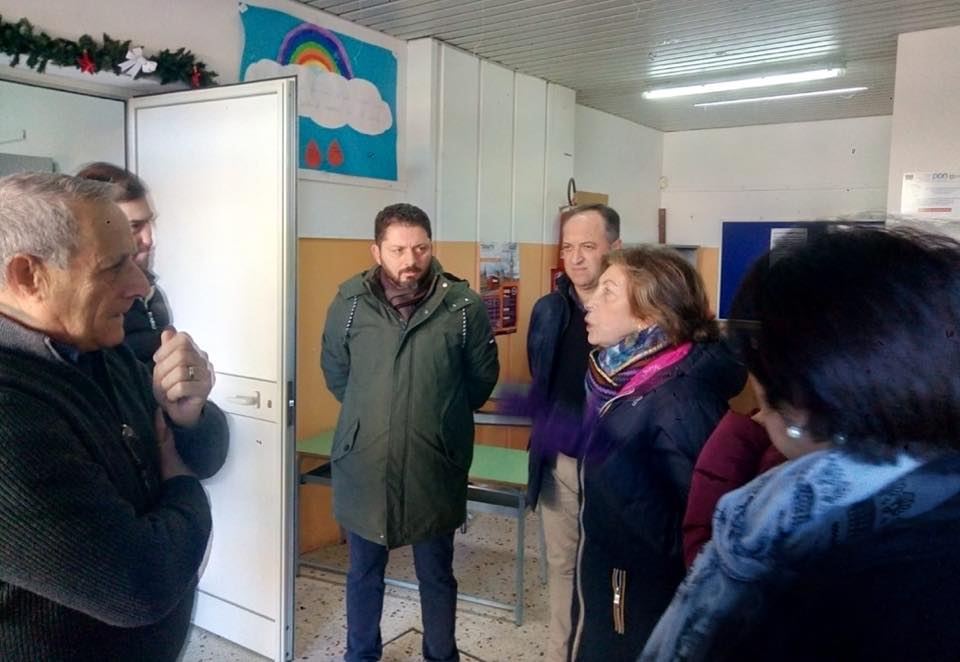 Misterbianco, riaprono le scuole ma senza riscaldamenti: la protesta