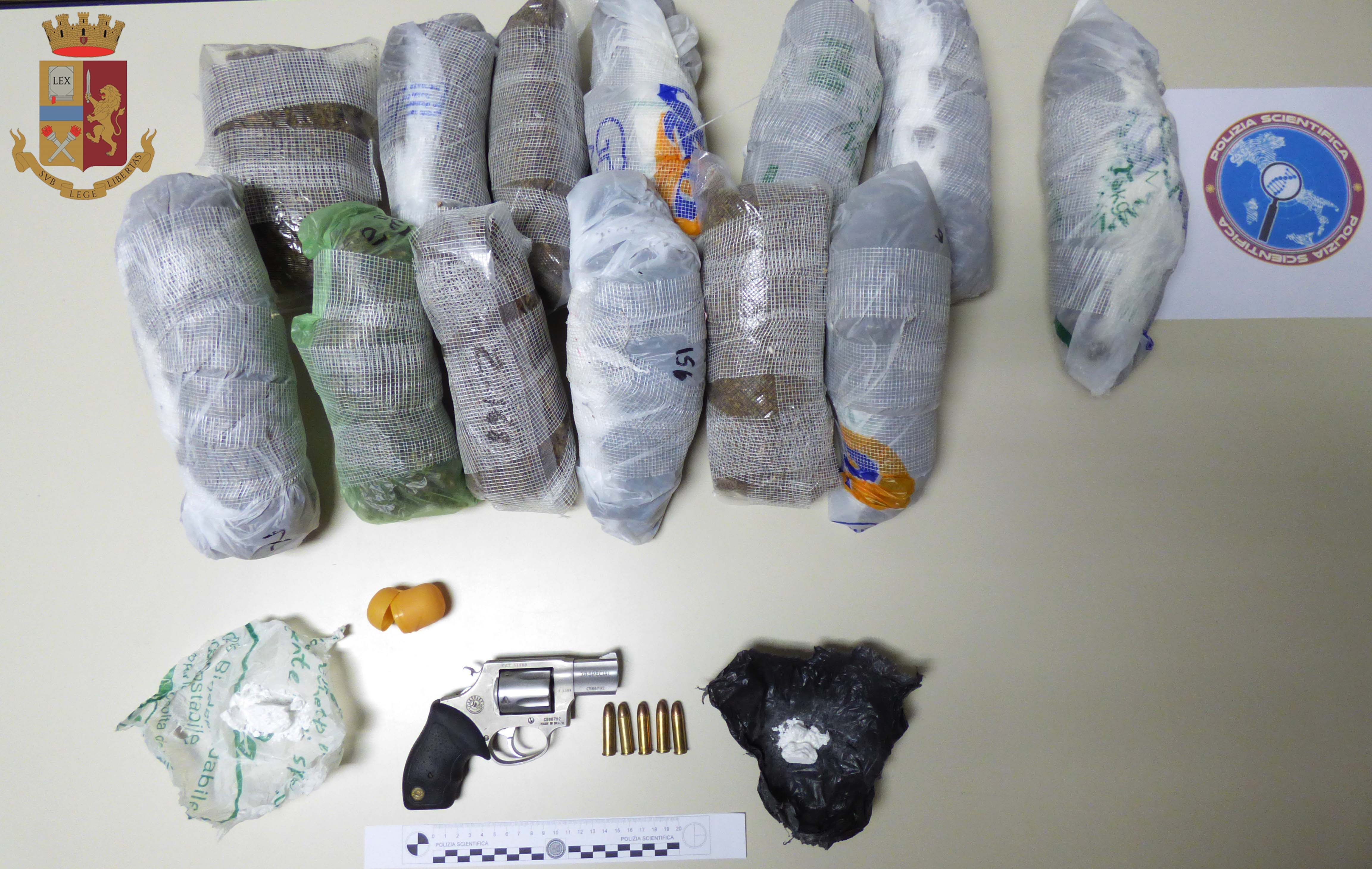 Marijuana e cocaina, pregiudicato tradito dal “pappagallo da guardia”