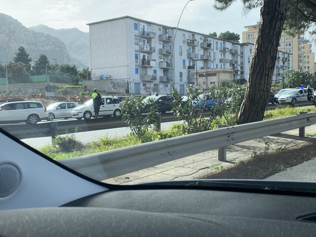 Chiusa circonvallazione Palermo per caduta calcinacci: traffico in tilt ...
