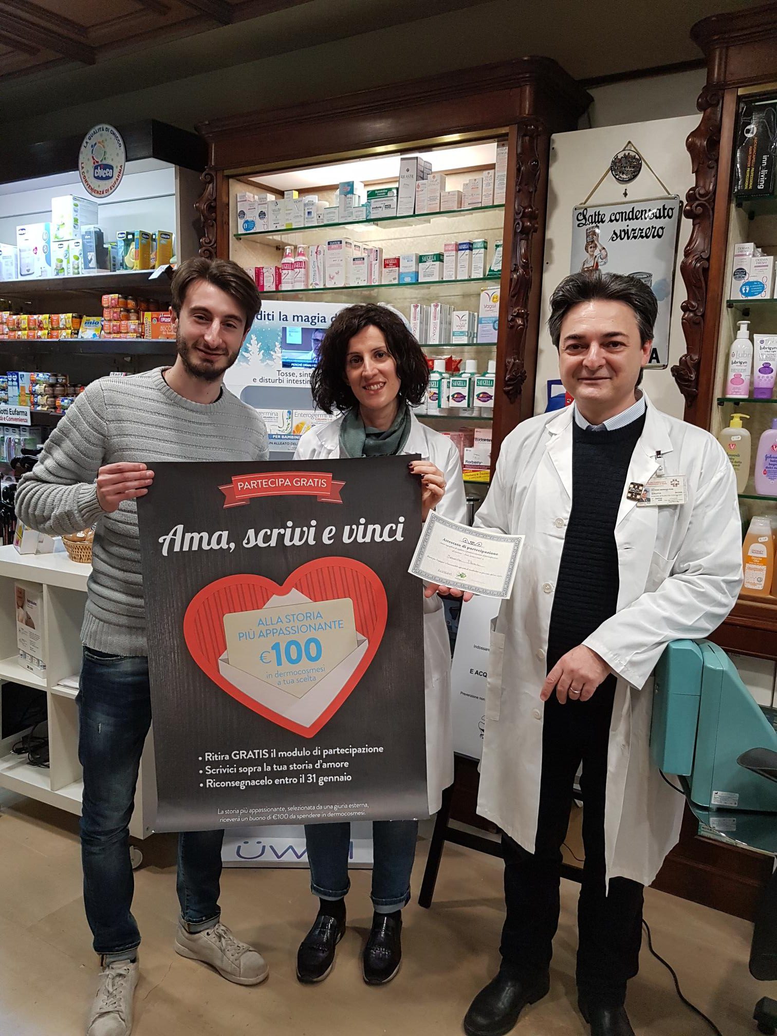 Ama, scrivi e vinci, successo del concorso letterario in farmacia