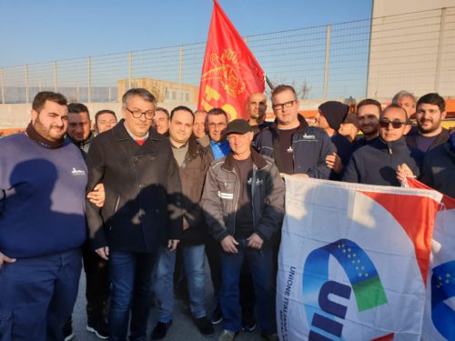 Sirti annuncia licenziamenti, protesta a Belpasso con sindaco Motta