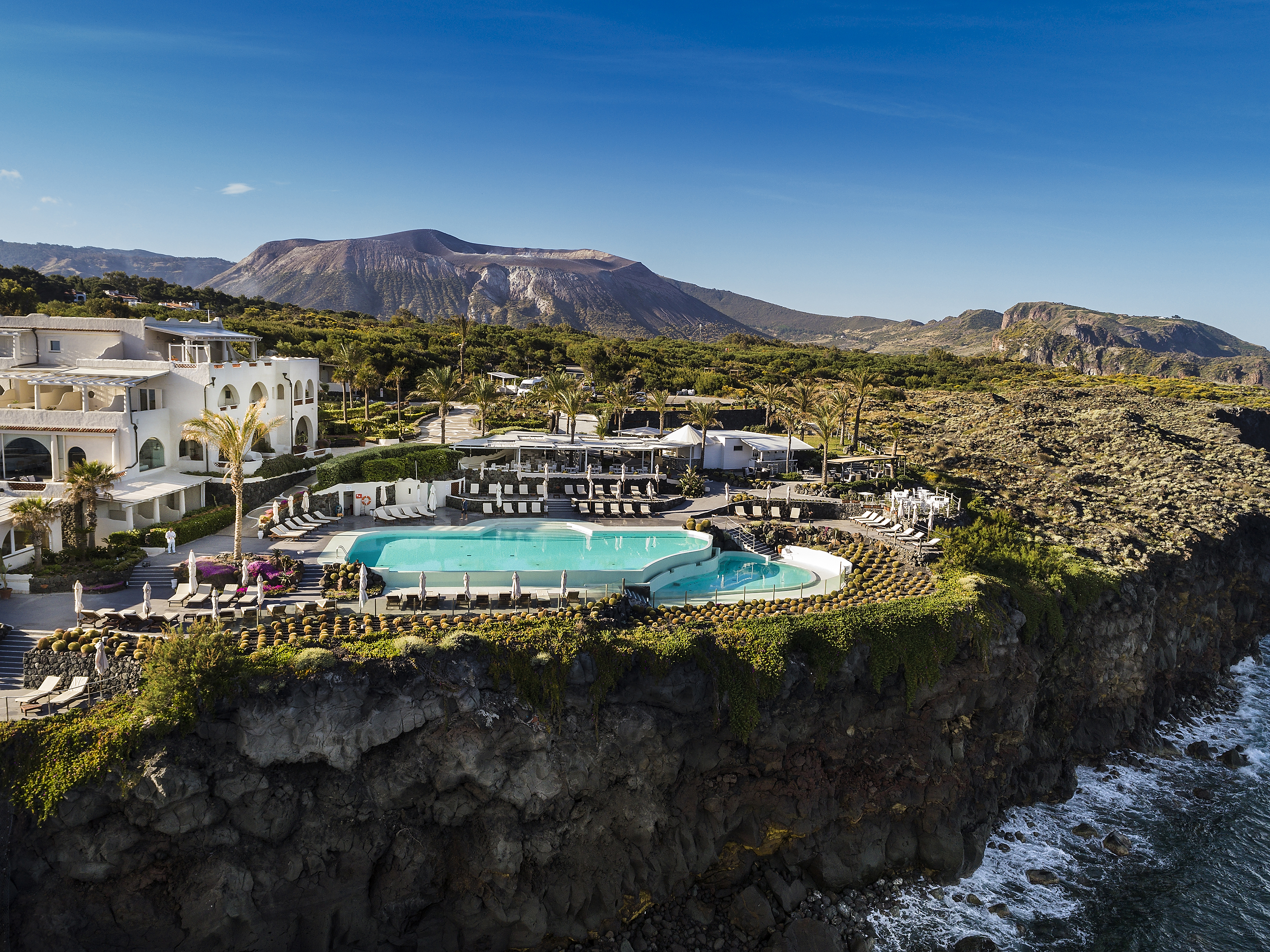 Primo ristorante vegetariano delle Eolie: la sfida del Therasia Resort