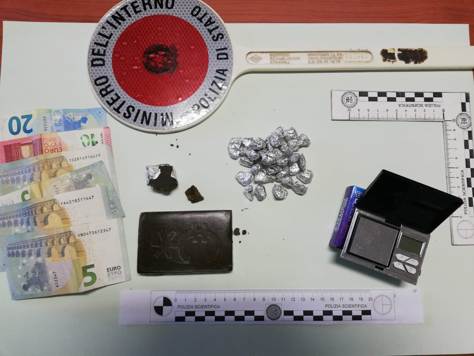 App Youpol incastra giovane spacciatore a Piazza Armerina: arrestato