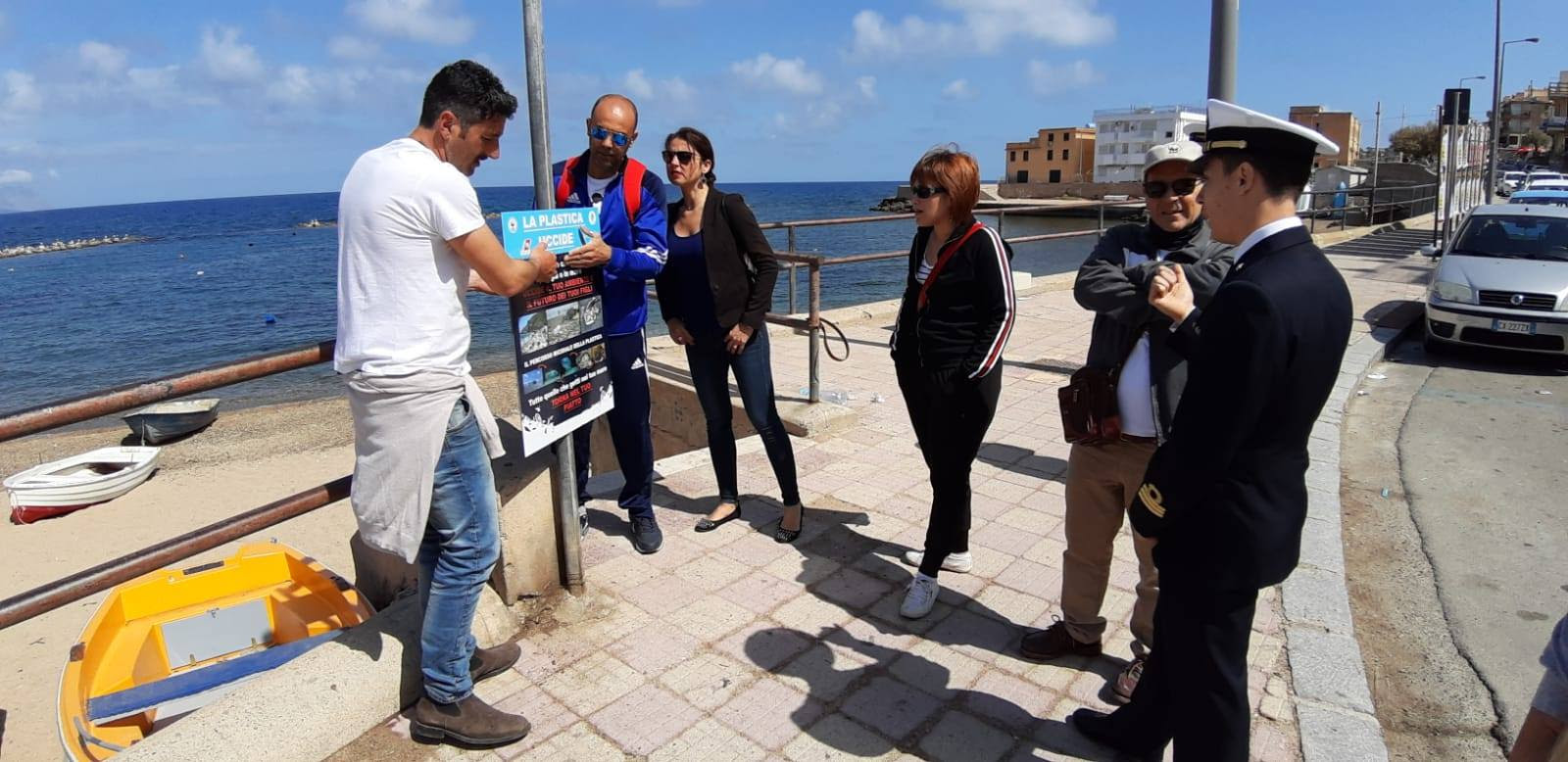 WWF Plastic Free: installati ad Aspra cartelli contro plastica a mare