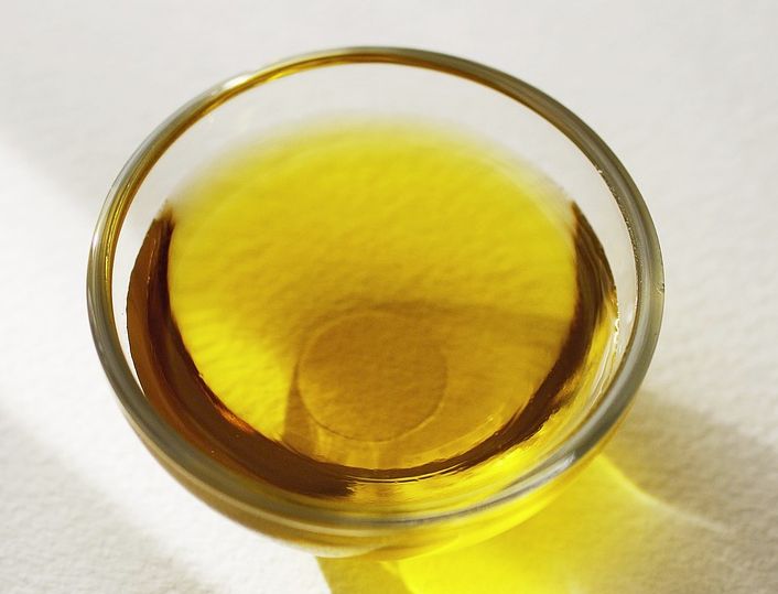 Olio di semi sofisticato venduto come extravergine, maxi operazione Nads