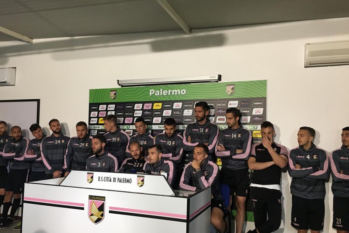 Palermo calcio, giocatori protestano: “Si aspetti almeno il verdetto CAF”