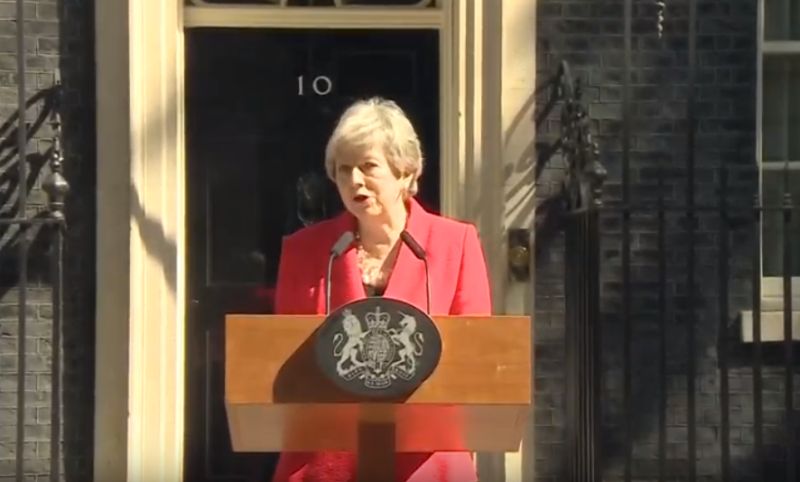 Theresa May rassegna dimissioni, “Lascio il 7 giugno”