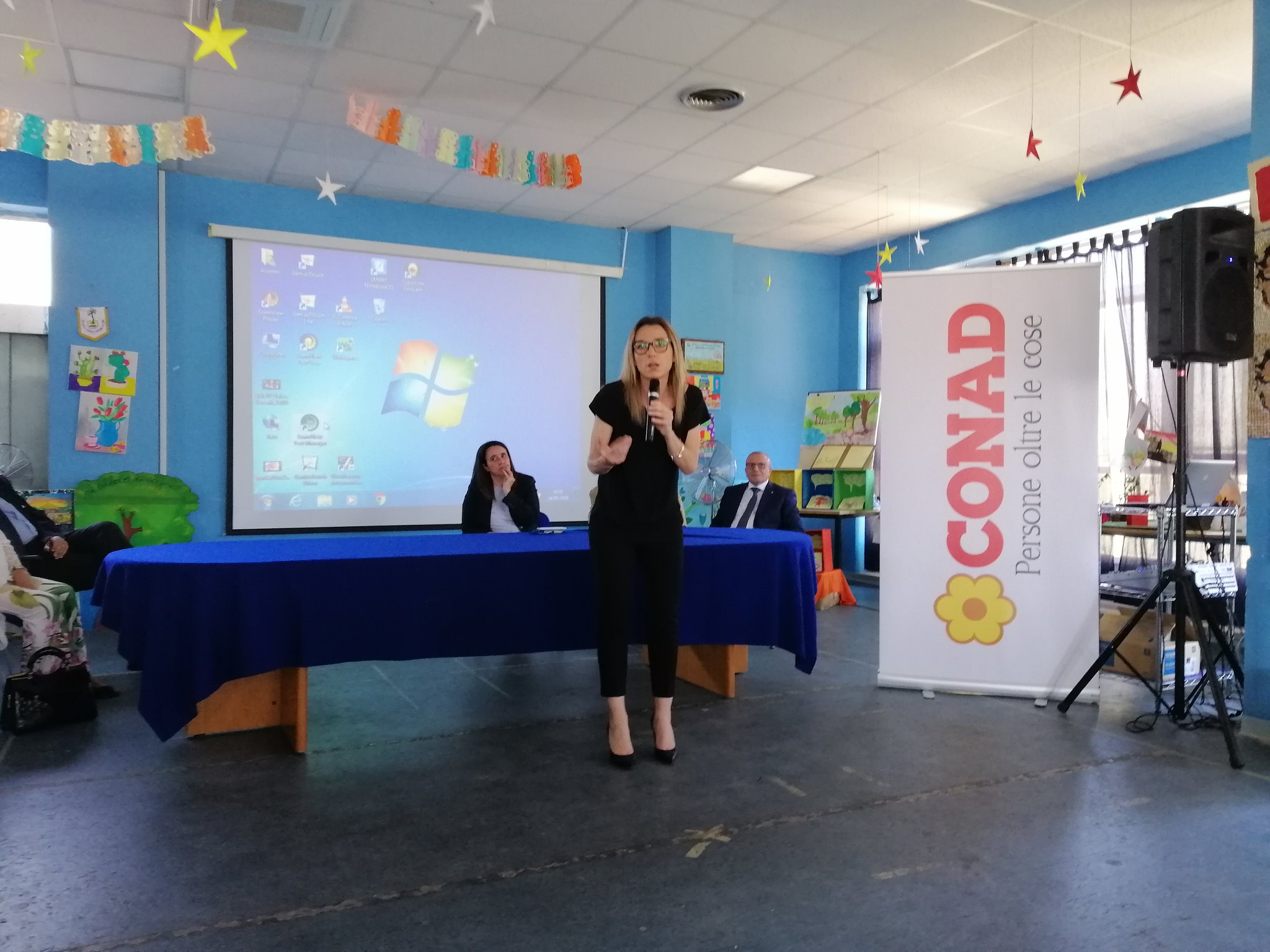 Conad porta scherma allo Zen, Vezzali tra bimbi a scuola Falcone