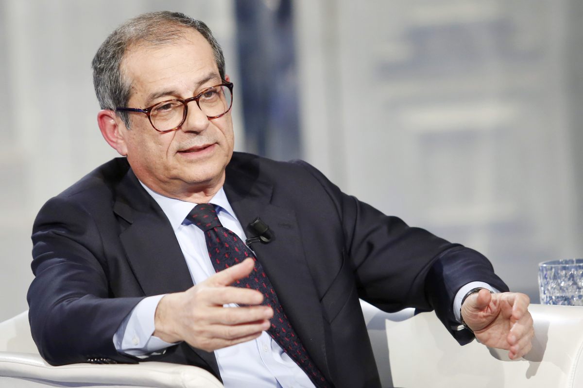 Tria: “Eviteremo aumento IVA contagli di spesa”