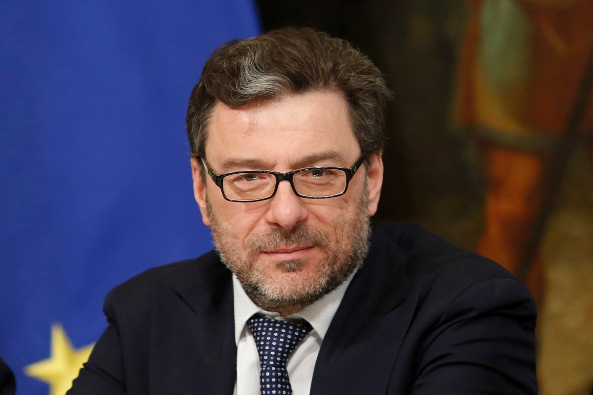 Giorgetti contro Borghi: “Mini bot non sono credibili”