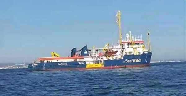 Sea Watch forza il blocco: “Non è provocazione ma necessità”