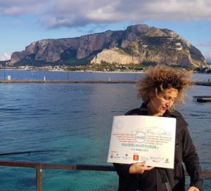 Yoga al tramonto. Continua con successo la terza edizione del Mondello Mudd Festival, la kermesse...