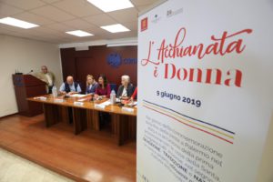 L'Acchianata è donna.  Un’Acchianata che è un gesto di devozione nel segno della tradizione, ma che...