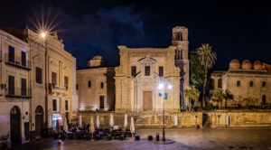 Visite serali Real Teatro Bellini. Domenica 23 giugno dalle 18 a mezzanotte: appuntamento con le...