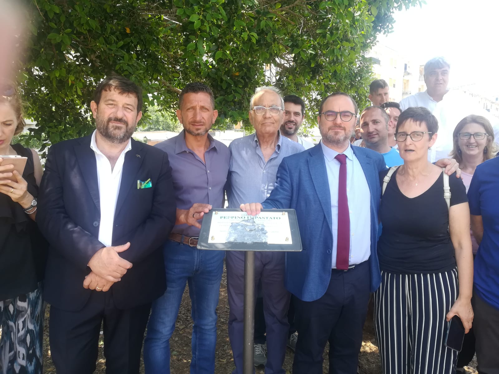 Targa di Peppino Impastato vandalizzata: “Pronti a ricomprarla”