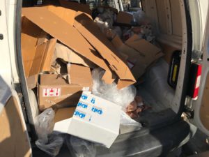 Sequestrato autocarro carico di rifiuti