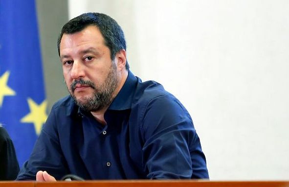 Salvini firma direttiva sulle scorte”Solo per chi è davvero a rischio”