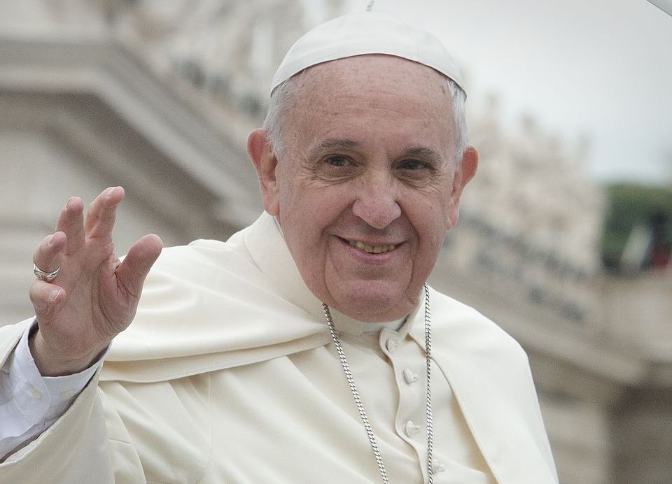 Papa: “I migranti devono essere aiutati, nessuno può esimersi”