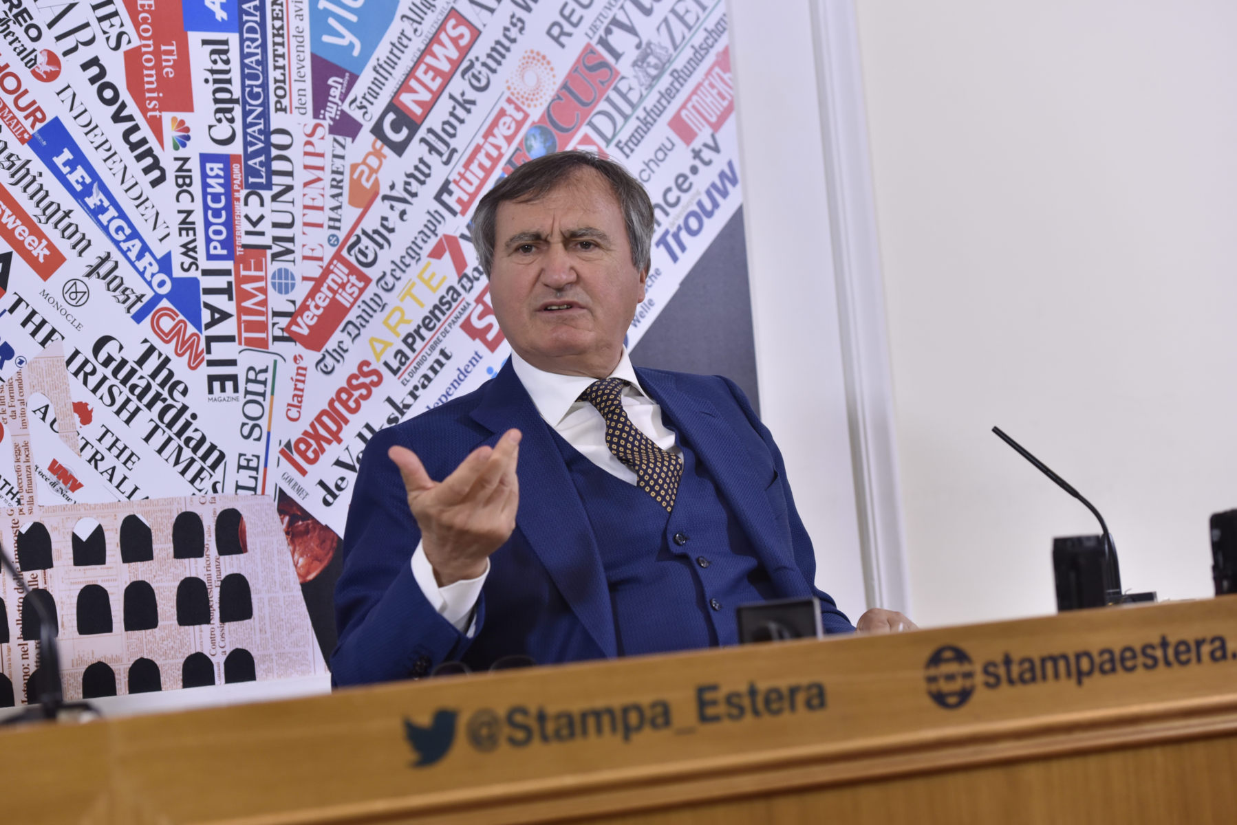 Navi da crociera in laguna, il sindaco di Venezia attacca Toninelli