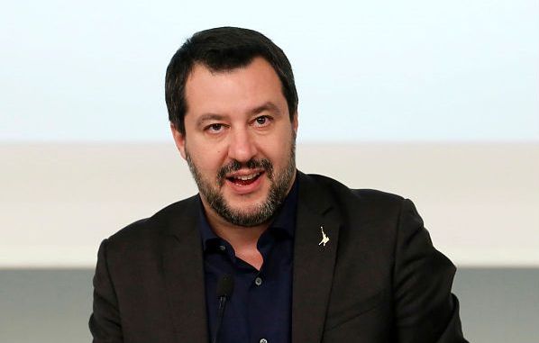 Salvini scrive alla Tunisia: “Rimpatri migranti con navi di linea”