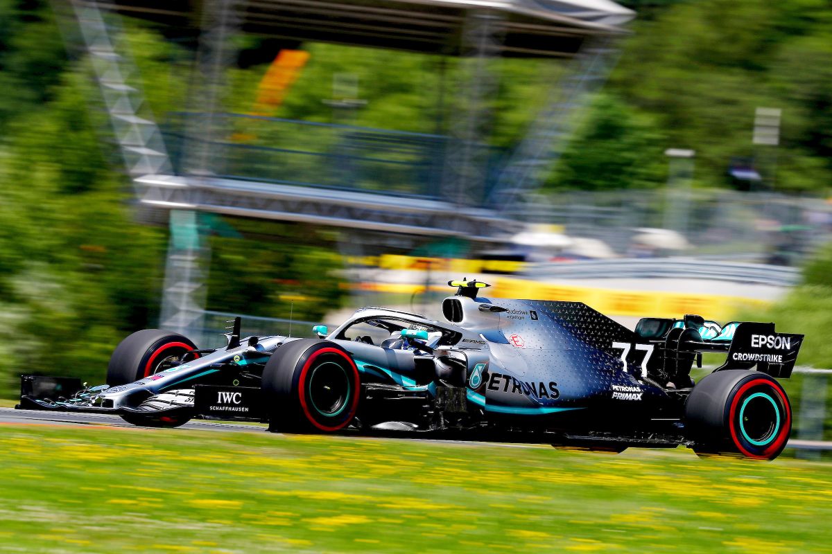 A Silverstone Bottas soffia la pola a Hamilton, terzo Leclerc