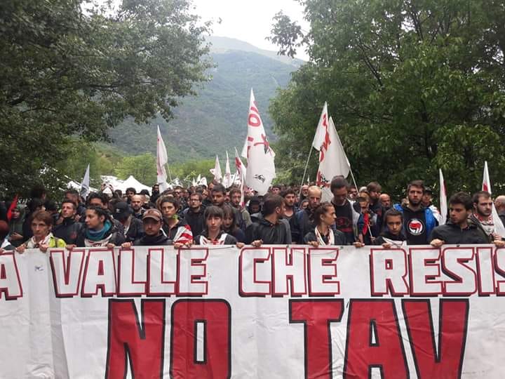 Al via marcia “No Tav” sotto la pioggia