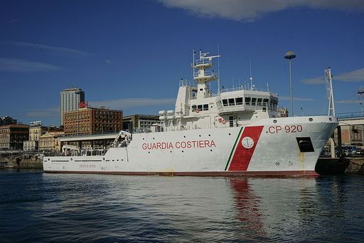 Nave Gregoretti resta ormeggiata ad Augusta con 131 migranti a bordo