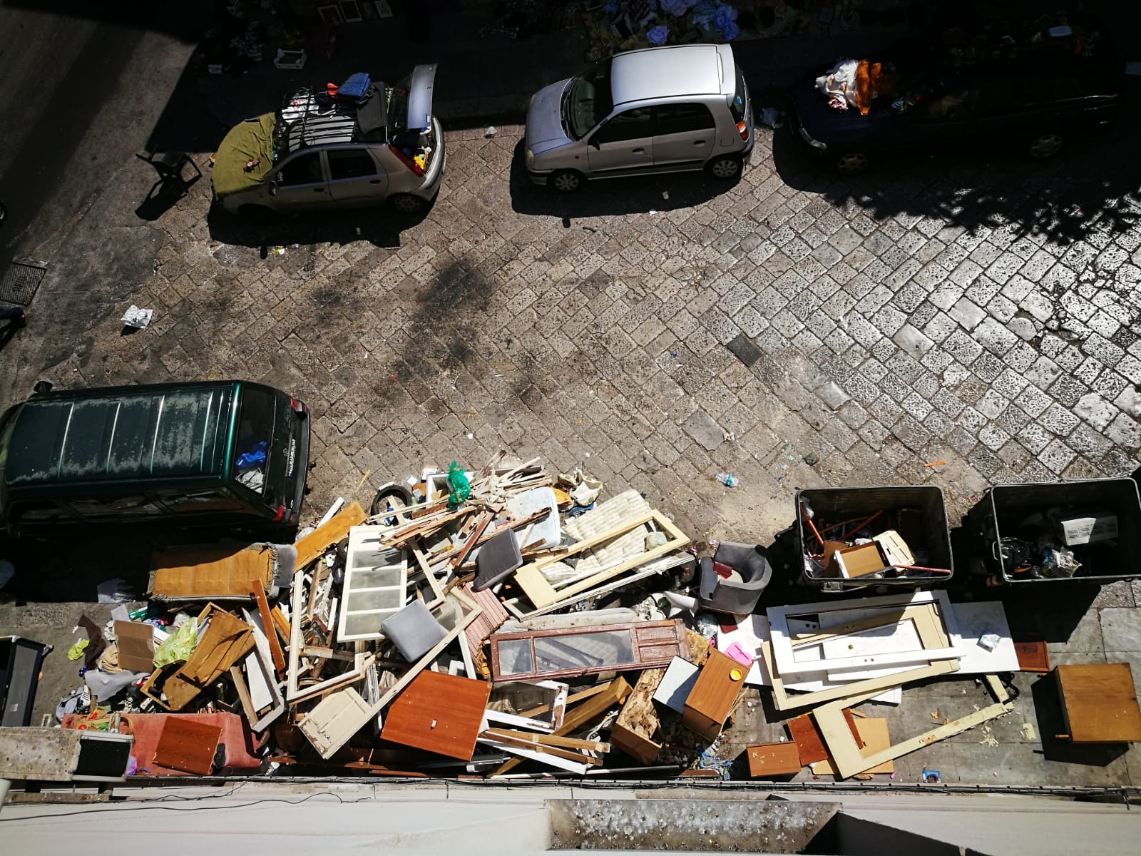 Discarica abusiva davanti il Museo Gemellaro a Palermo: la denuncia