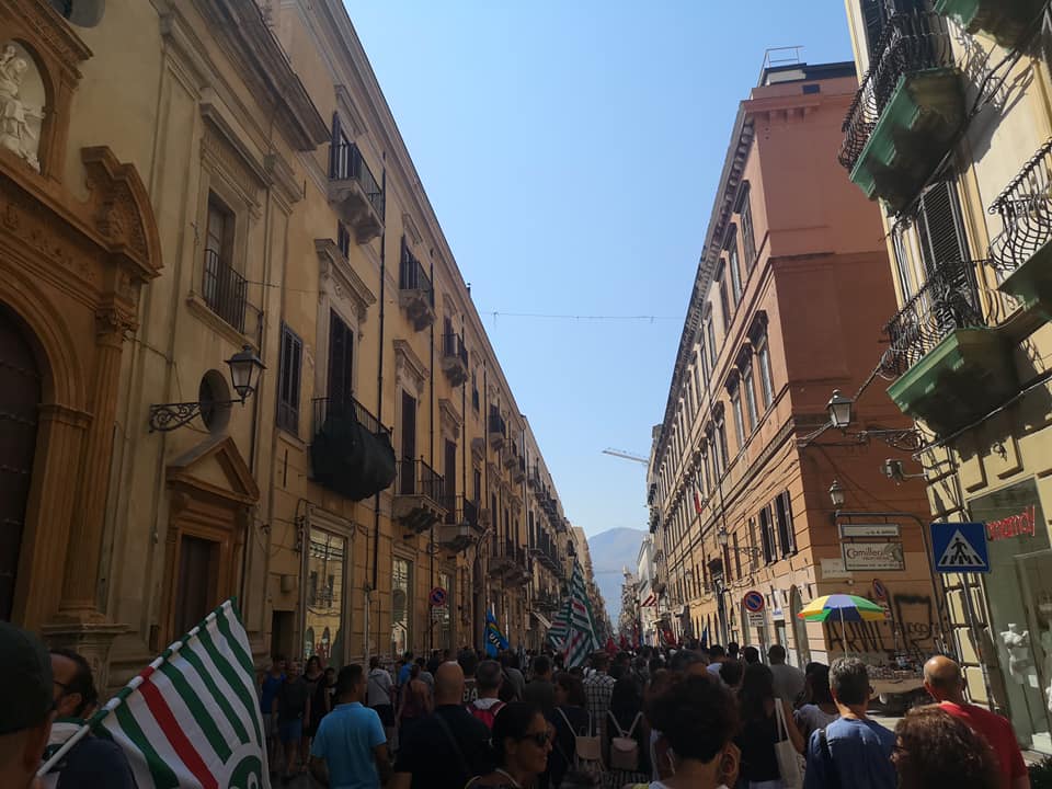 Crisi Almaviva, migliaia in corteo per chiedere intervento del governo