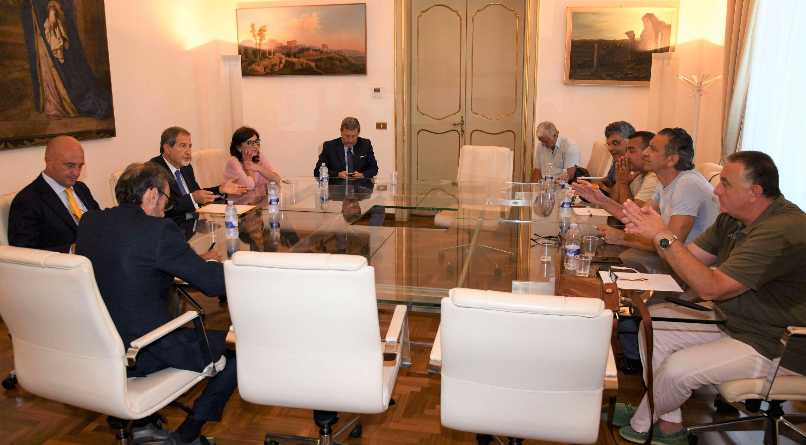 Vertenza Almaviva, i sindacati al tavolo con il presidente Musumeci