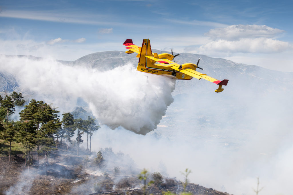 Sicilia nella morsa del caldo e degli incendi: fiamme da Palermo a Messina