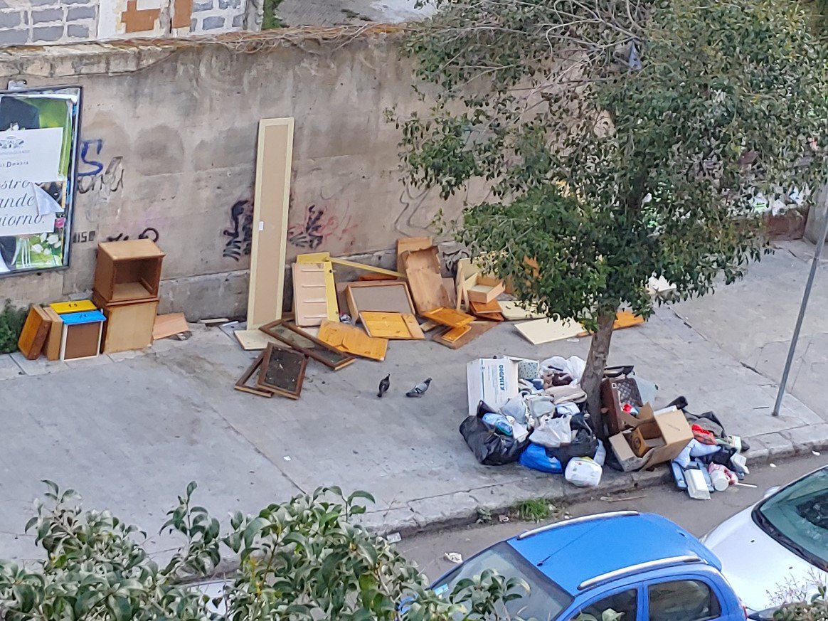 Ingombranti Palermo, sale numero delle sanzioni ma anche gli abbandoni