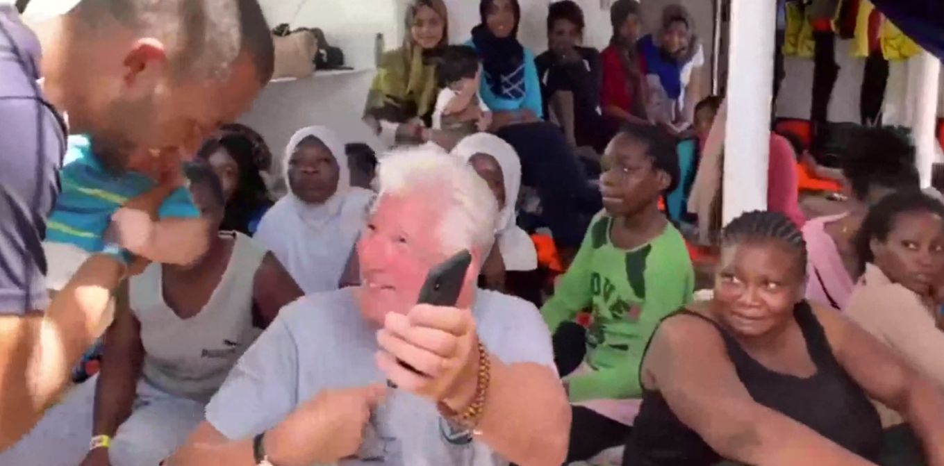 Richard Gere a Lampesusa, “Basta con la demonizzazione dei migranti”
