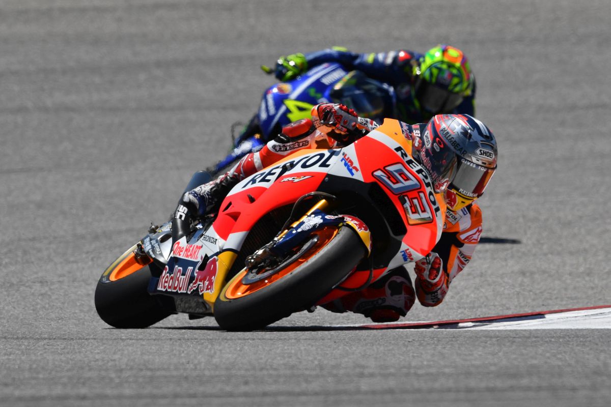 Pole di Marquez a Silverstone, Rossi secondo